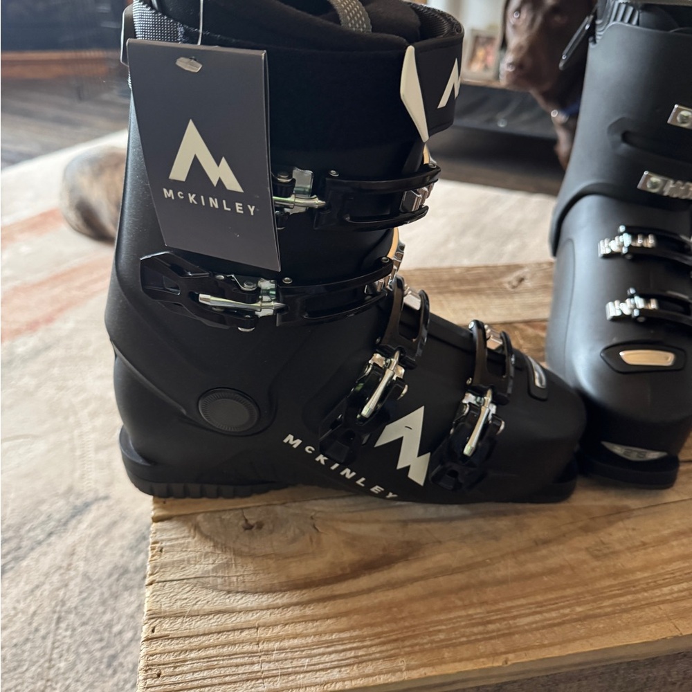 McKINLEY Women's Black Ski Boots